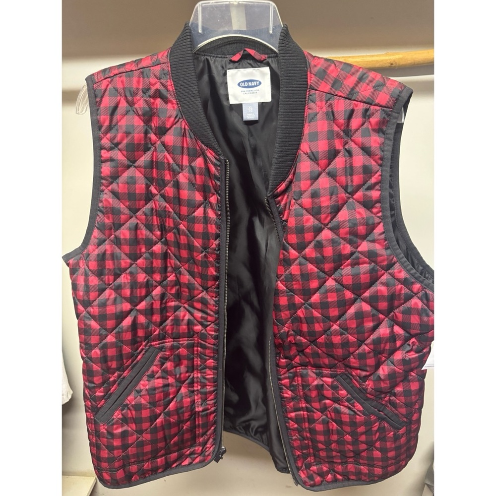 NWT Old Navy Red and Black Checkered Quilted Vest size XL